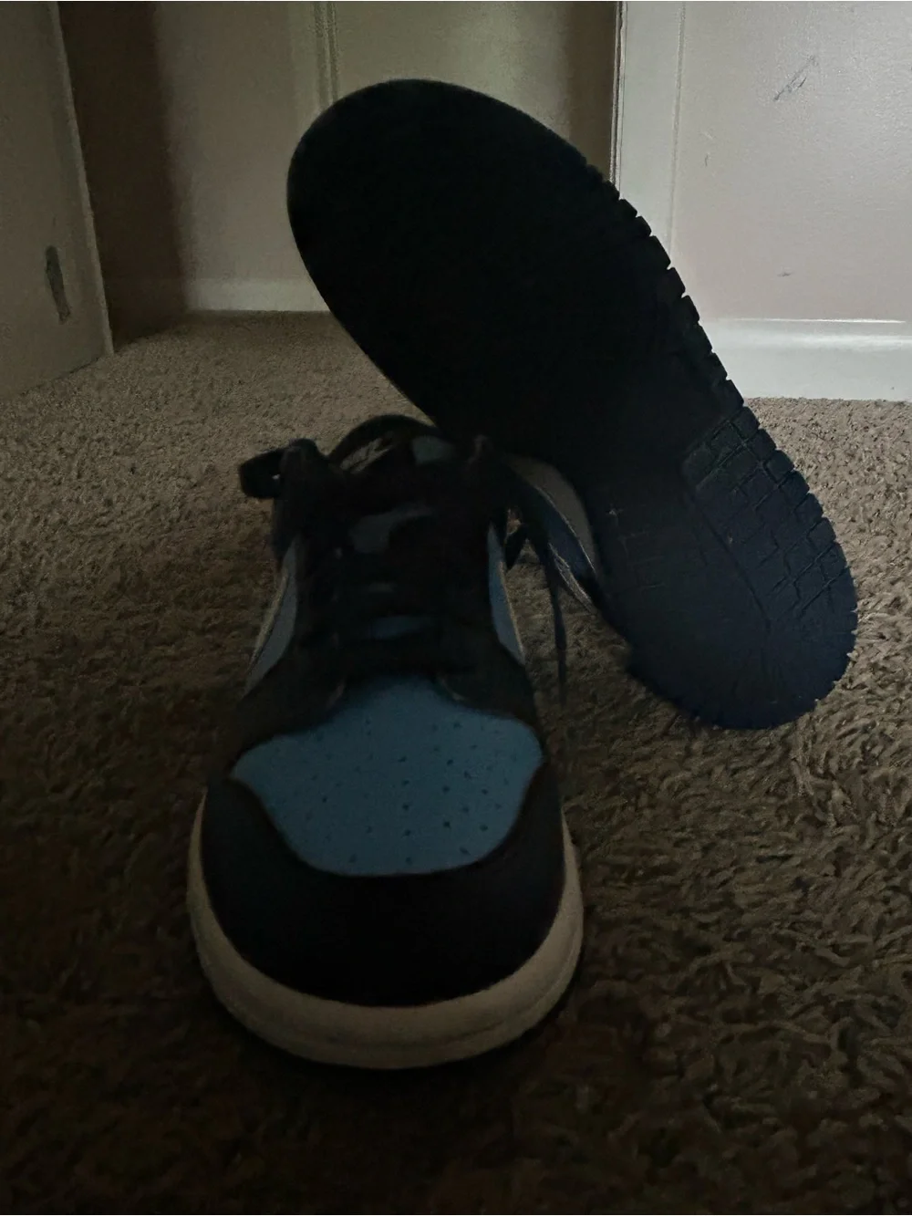 Nike Boys Black and Light Blue Low-Top Sneakers